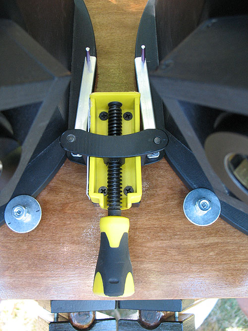 Interpupillary adjustor
